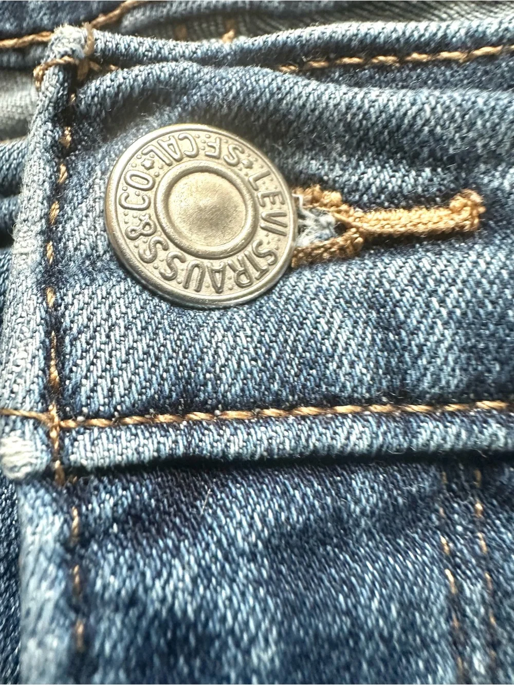 Levi’s Classic Bermuda Shorts 20W Medium Wash Cuffed Stretch Denim